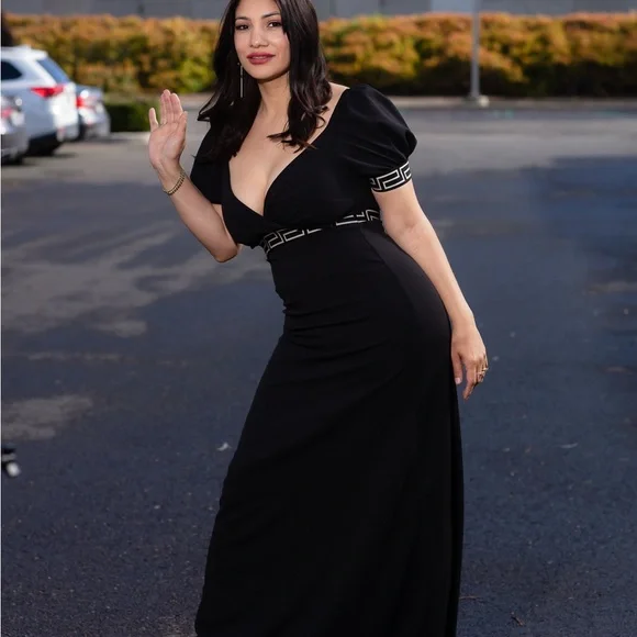 Black Maxi Dress with Elegant Design - Picture 2 of 2